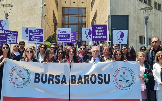 Kadınların haklarını budayan değil, kadınları yaşatan bir hukuk ve bir kamu politikası talep ediyoruz.